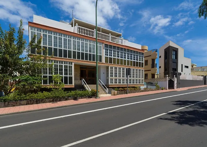 Family Ciudad Jardin Apartment