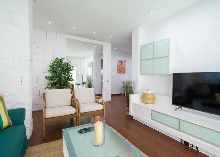 Family Ciudad Jardin Apartment