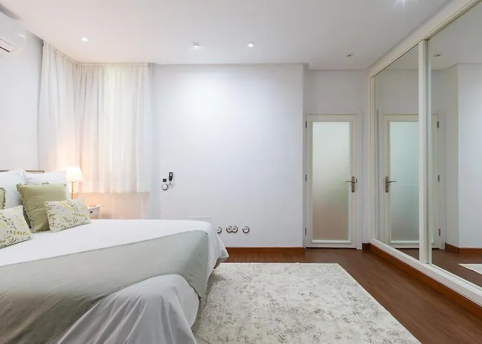 Family Ciudad Jardin Apartment